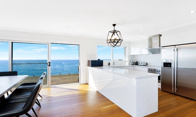 Forresters Beach Casa | Seaside Retreat - Spectacular Ocean Views