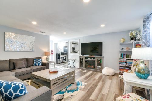 Galveston Casa | Seaside Retreat in Galveston Near Pleasure Pier!