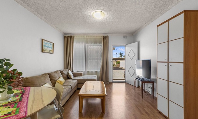 Hove Apartamento | Seaside Retreat Steps from Hove Beach