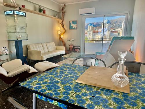 Palaio Faliro Apartamento | Seaside Retro Gem in the Heart of Karystos