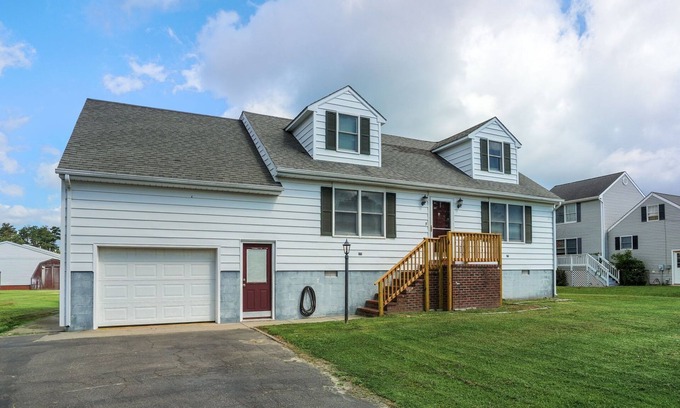 Chincoteague Casa | Seaside Serenity - Quiet location with screened porch!