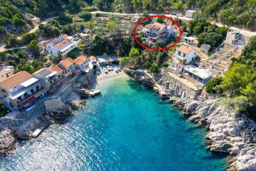 Gdinj Apartamento | Seaside secluded apartments Cove Pobij, Hvar - 7506