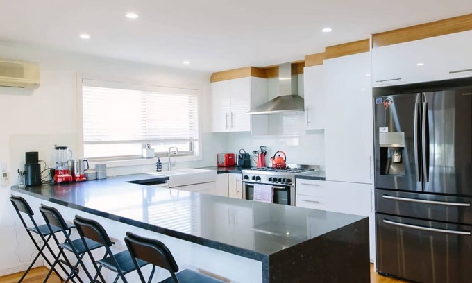 Clifton Springs Casa | Seaside Serenity Charming House with Ocean Views