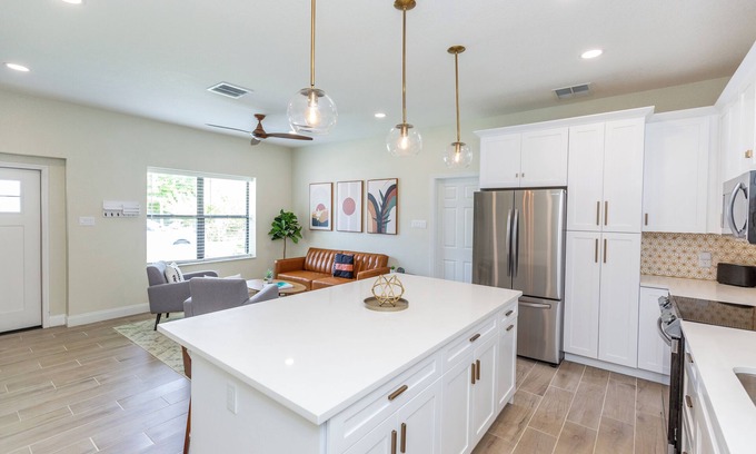 Sunset Beach Casa | "Seaside Serenity: Stunning Beach House Retreat"