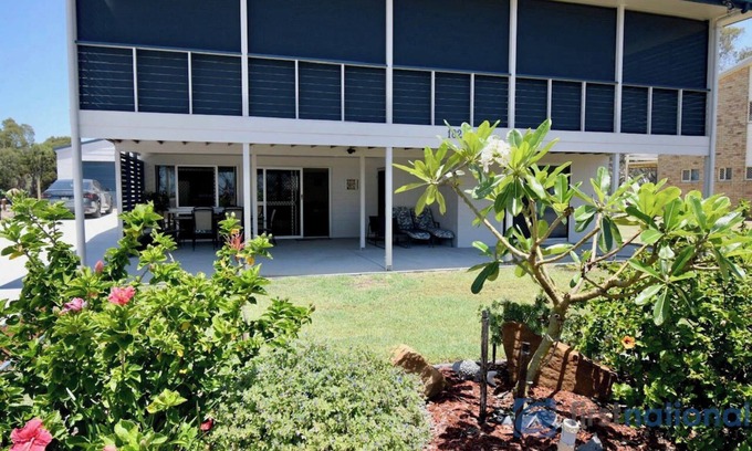 Woodgate Casa | Seaside Serenity on the Esplanade Duplex