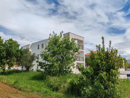 Sukosan Apartamento | Seaside Serenity "Sand" with pool, 150m from sea