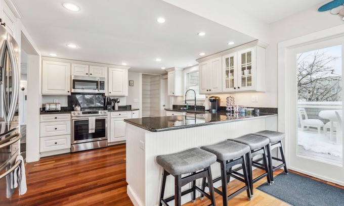 Newbury Casa | Seaside Serenity | Steps to Beach | Deck & Porch