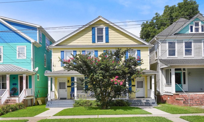 Cape Charles Casa | Seaside - Traditional duplex in historic downtown!