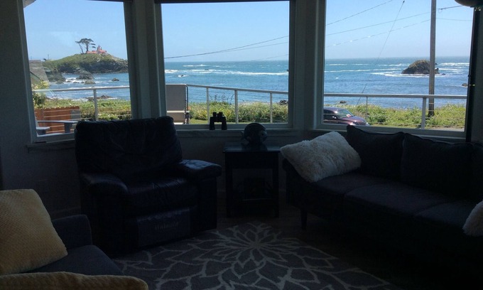 Crescent City Casa | Seaside Vacation Rental Fantastic Ocean and Battery Point light House veiws