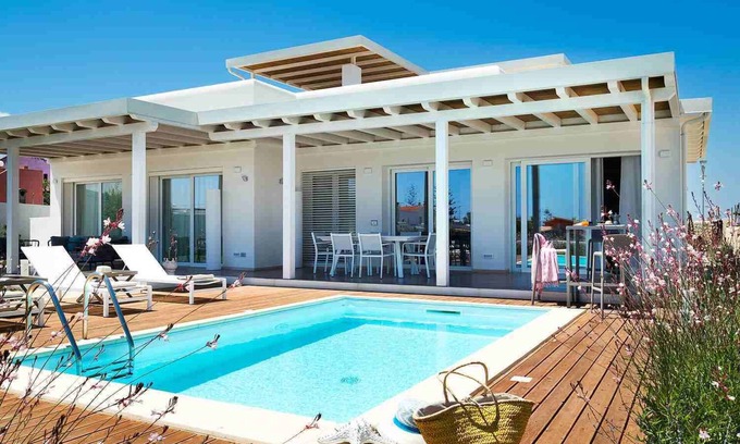 Reitani Villa | Alquiler de villa junto al mar Sicilia con piscina y aire acondicionado