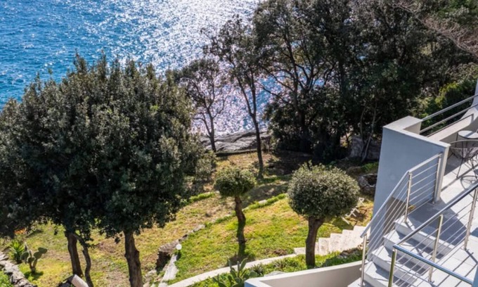 Erbalunga Villa | Villa frente al mar ideal para familia o amigos. Acceso privado al mar!
