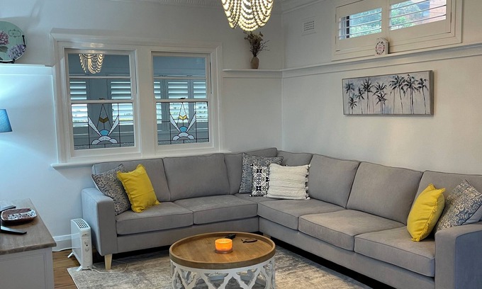 Shellharbour Cabaña | Seaside Village Cottage Charm