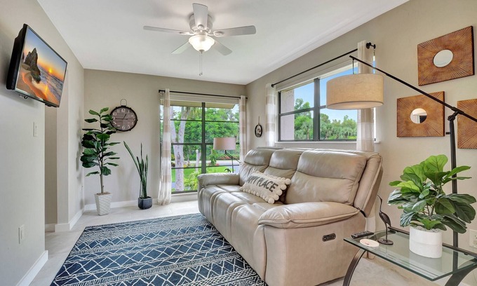 Biggar Condominio | Seasonal Bliss in Fort Myers, Florida Lake and Golf Views with Golf Membership A