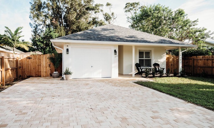 Vero Beach Casa | Seasonal Vero Beach Stay – Perfect for Snowbirds in Sunny Vero Beach!