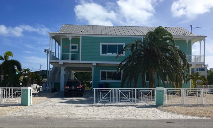 Islamorada Casa | Waterfront Paradise en Venetian Shores, Islamorada, Pool & Dock, New Constructio