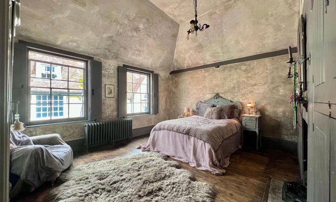 Faversham Casa | Seasoned Grandeur Home