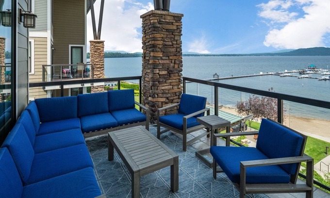 Sandpoint Condominio | Seasons at Sandpoint: Waterfront 2-Story Penthouse, Downtown Sandpoint