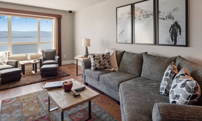 Sandpoint Casa | ** NUEVO ** Seasons Waterfront Condo - Gorgeous! Caminar a todo en la ciudad