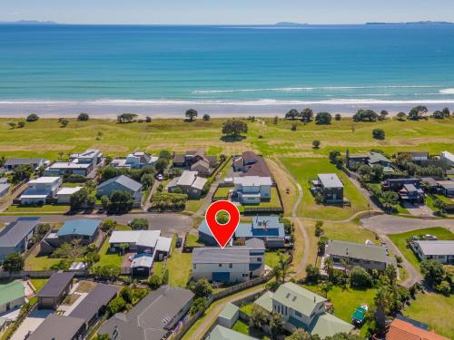 Matarangi Casa | Seaspray Retreat - Matarangi Holiday Home