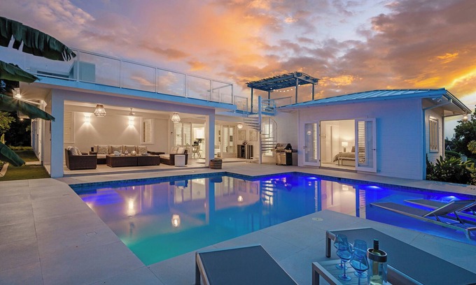 Silver Sands Villa | SeaSwept Villa Spacious modern luxury 4bdrm white sand beach in Charming Jamaica