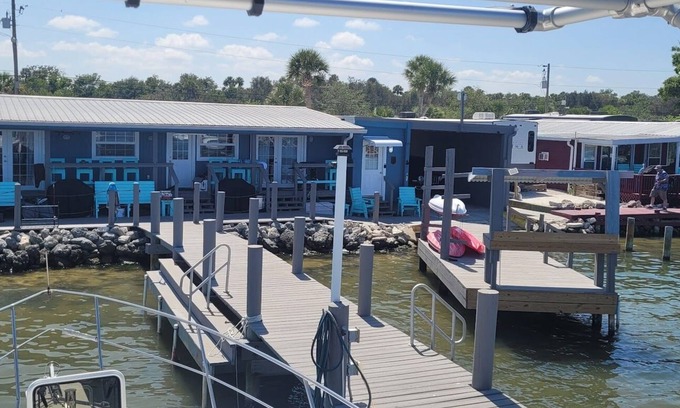Oak Hill Cabina | SEATROUT- Waterfront Full Efficiency Cabin