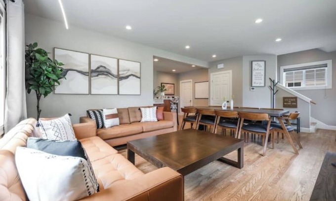Southeast Magnolia Casa | Seattle / Gorgeous 4 BR Home / Free Parking
