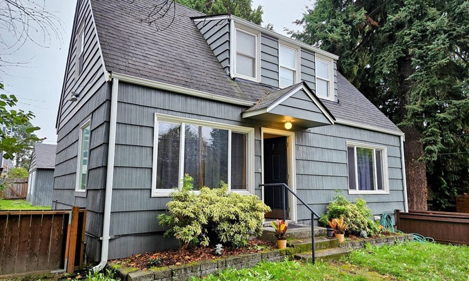 Licton Springs Casa | SEATTLE TIMELESS CHARM 4BR2BA, Kitchen WD