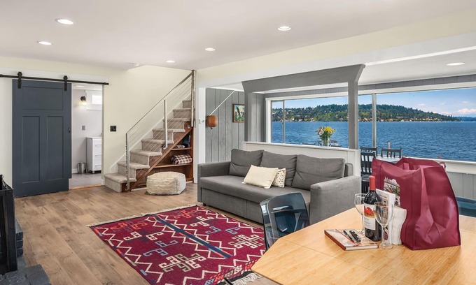 Seattle Metro Area Casa | Seattle Vacation Home: Rainier waterfront home - Excelente ubicación | ¡Vistas increíbles! El | 5 * hospitalidad