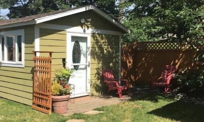 Brighton Casa | Seattle’s Tiny Home. Easy City Access!