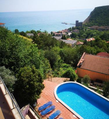 Kavarna Apartamento | Seaview apartment complex Karia12