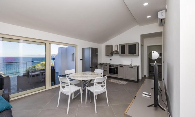 Marina di Patti Apartamento | Seaview Apartment