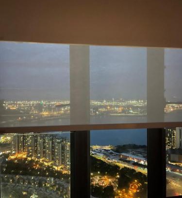 Islands District Apartamento | Seaview condo near airport and Disney Land