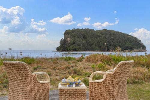 Whangamata Casa | Seaview Escape - Beachfront Home
