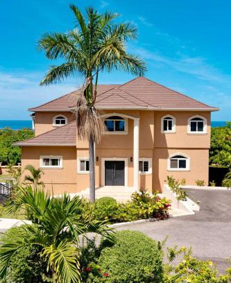 Whitehouse Casa | Seaview Penthouse Retreat 4 Beds 3 Baths Stay