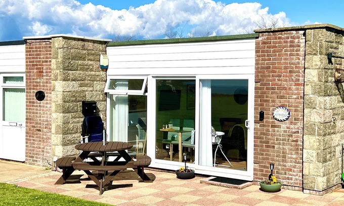 Freshwater Casa | SEAVIEW self-catering coastal bungalow in rural West Wight