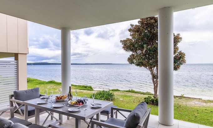Salamander Bay Apartamento | Seaview Splendour 2, 163 Soldiers Point Rd - waterfront stunning unit