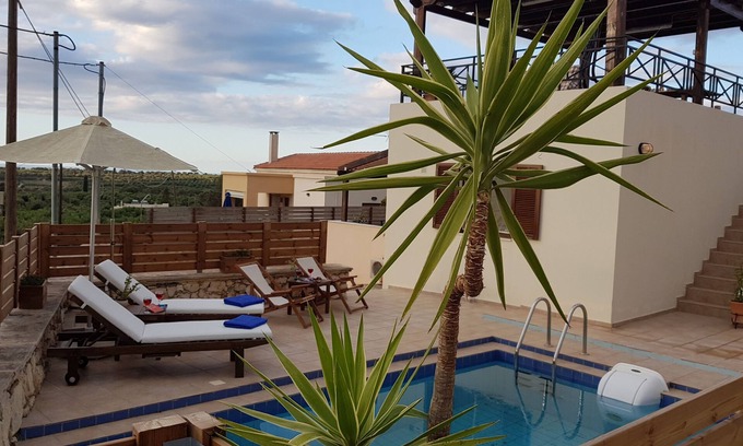 Houdetsi Villa | Villa con vista al mar con piscina privada y área de estar en el techo con bareque!