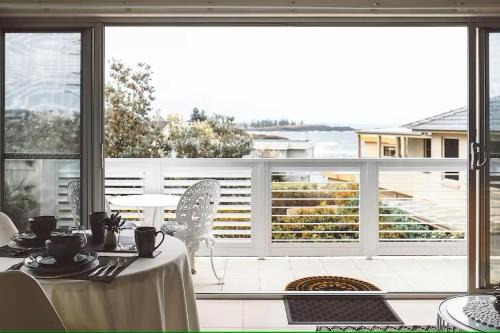 Kiama Apartamento | Seaview-Waterfront-Private-On the Coastal Walk-Shutters by the Sea