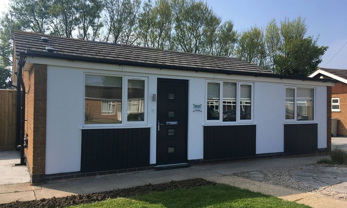 Sutton-on-Sea Casa | Seaways Holiday Cottage - 3 bed, 2 bath, dog friendly bungalow near beach