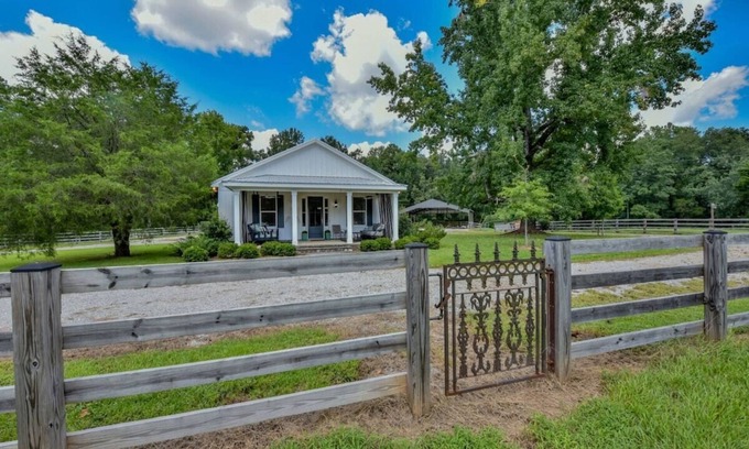 Tuscaloosa Casa | Secluded 10 acre estate 10 miles from UA w/ 4BR