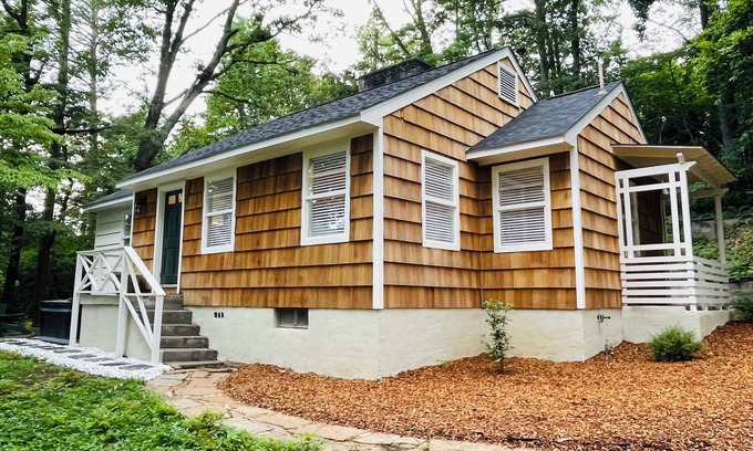 Glen Iris Casa | Secluded 2BR house in the trees 1mi from BHM city - sauna, hot tub, ping pong
