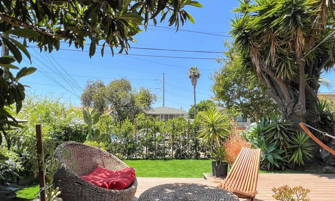 Ladera Heights Casa | Cubier: Secluded 2BR Unit near Beach (SH1-LAD)