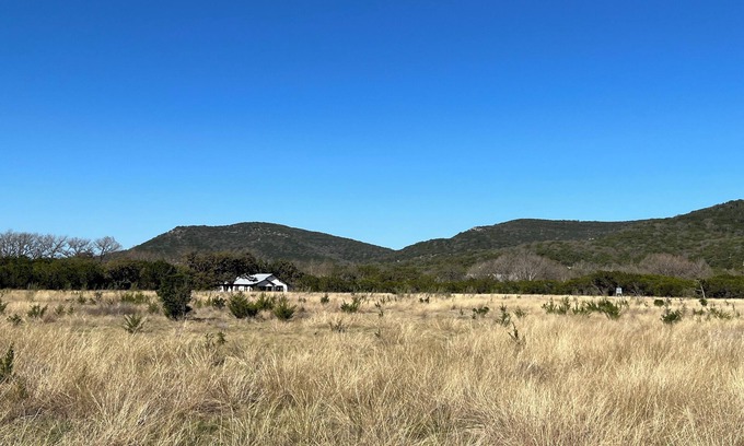 Vanderpool Otro | Secluded 3/2 farmhouse with scenic patio, wildlife on private acreage