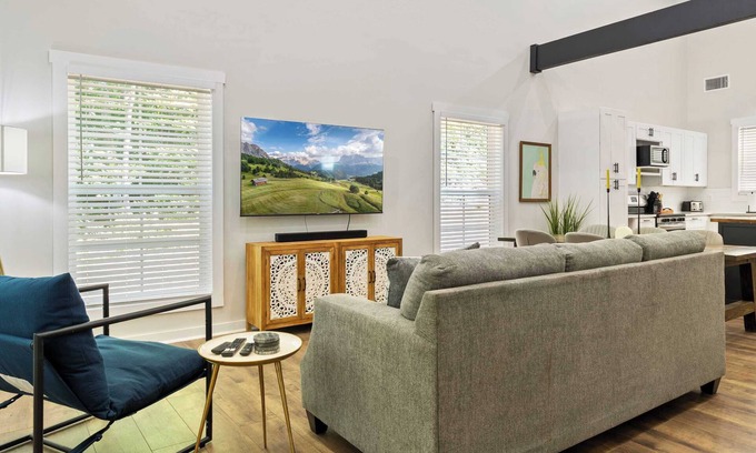 Westminster Cabina | Secluded 3BR Cabin, Lake Access & Resort Perks