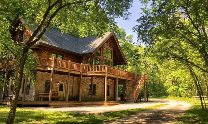 Metamora Cabina | Log Cabin Vacation Home en 62 acres arbolados privados