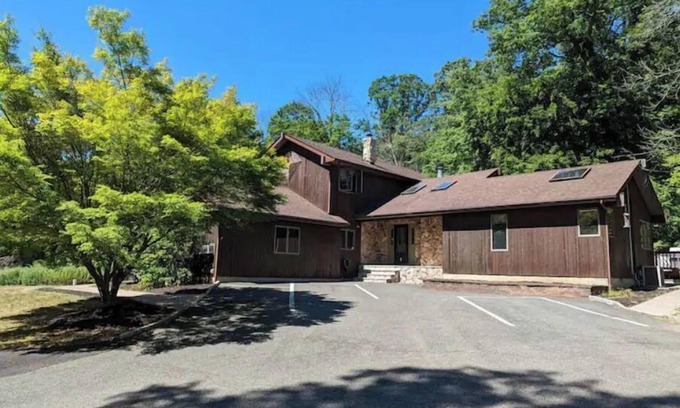 Hopatcong Casa | Secluded 6br Home 1min from Lake's State Park