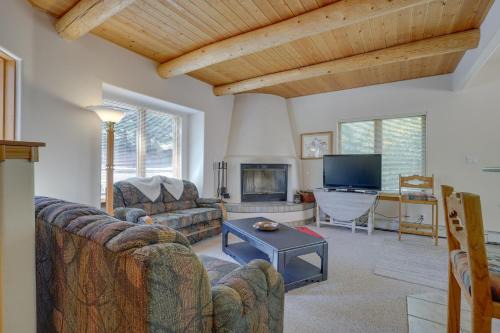 Amalia Casa | Secluded Amalia Retreat with Cozy Fireplace and Grill!