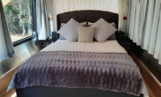 Brazier Apartamento | Secluded and Private with Views across open paddocks.