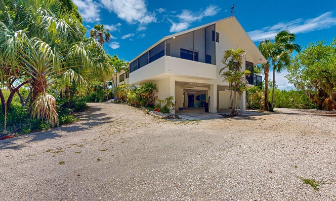 Key Largo Casa | Secluded and spacious family friendly sanctuary with enclosed pool and hot tub