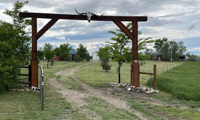 Scenic Otro | Secluded Badlands Ranch, dark skies, starry nights